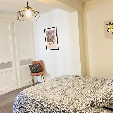 Appartement Les Bains Proche De La *